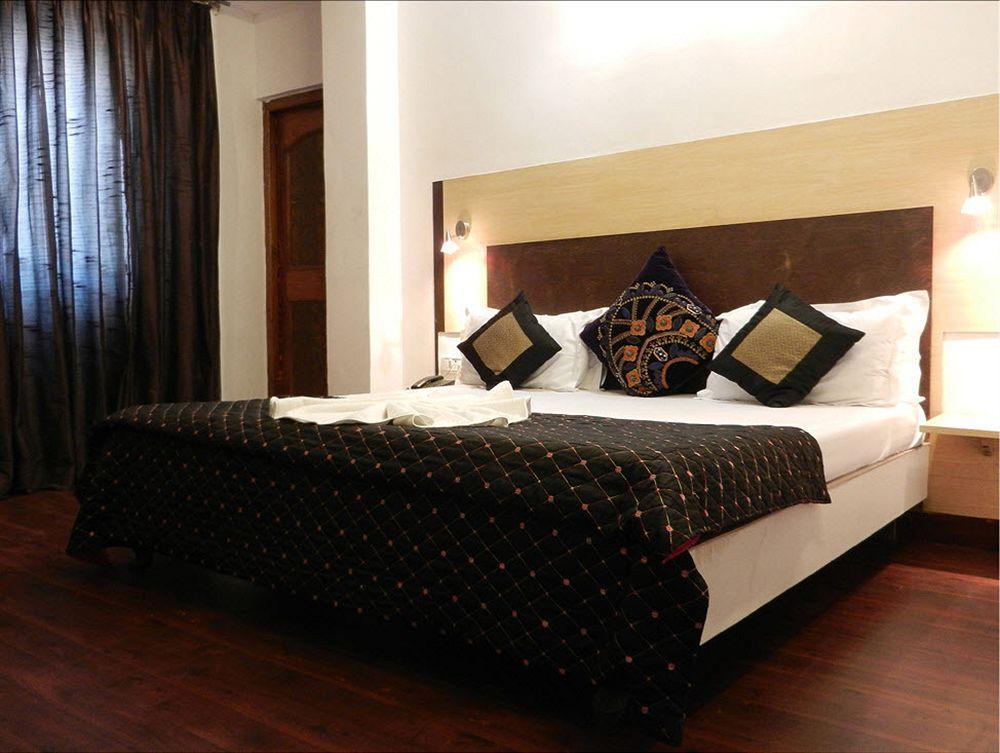FabHotel Sarin Inn Sigra Varanasi Exterior foto