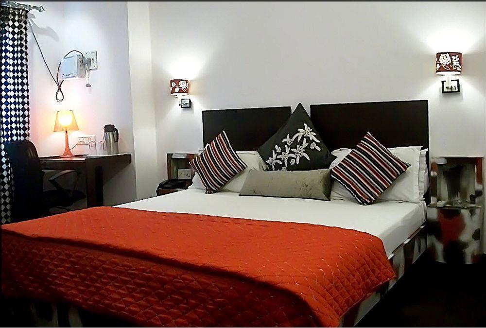 FabHotel Sarin Inn Sigra Varanasi Exterior foto