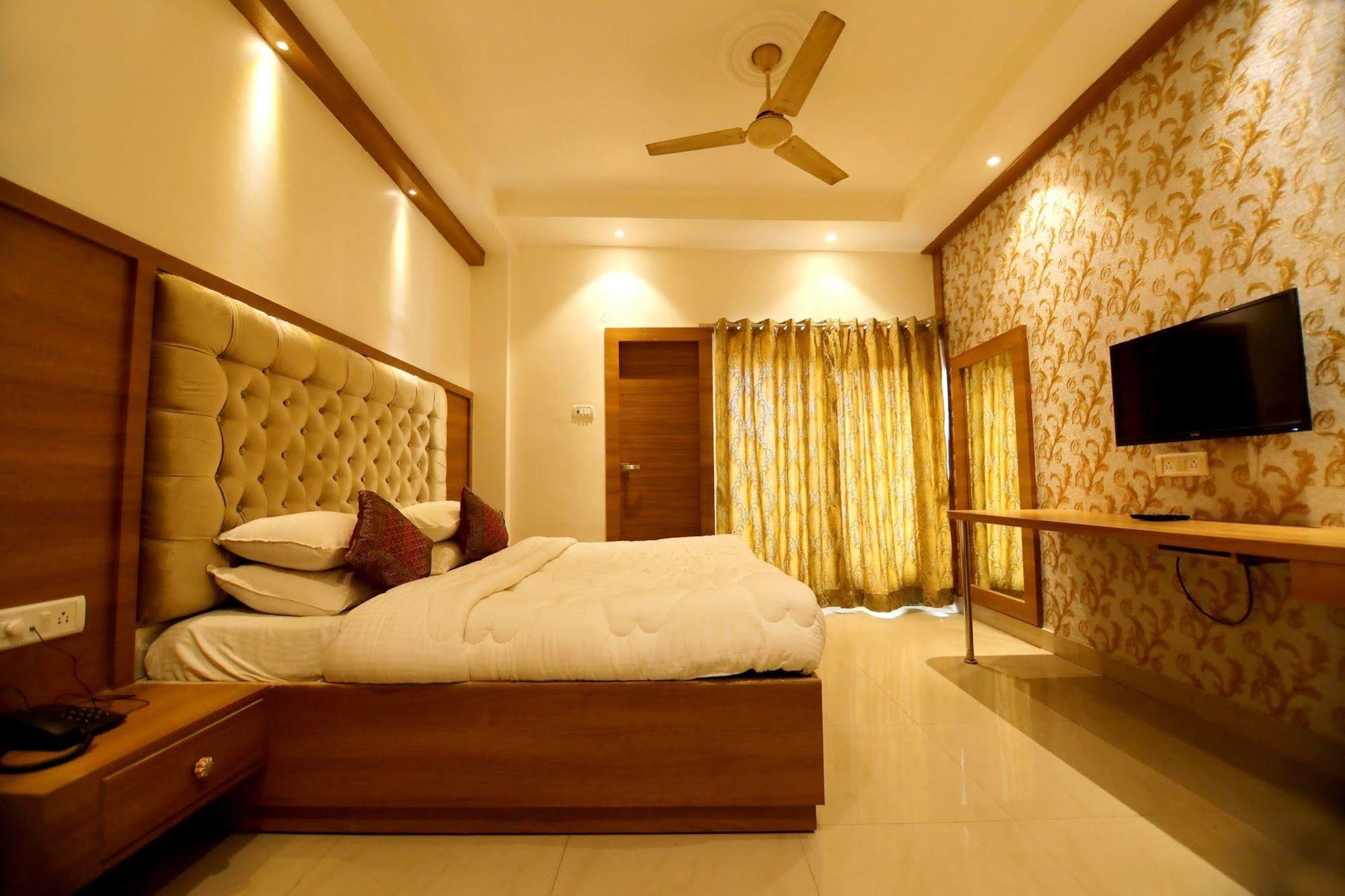 FabHotel Sarin Inn Sigra Varanasi Exterior foto