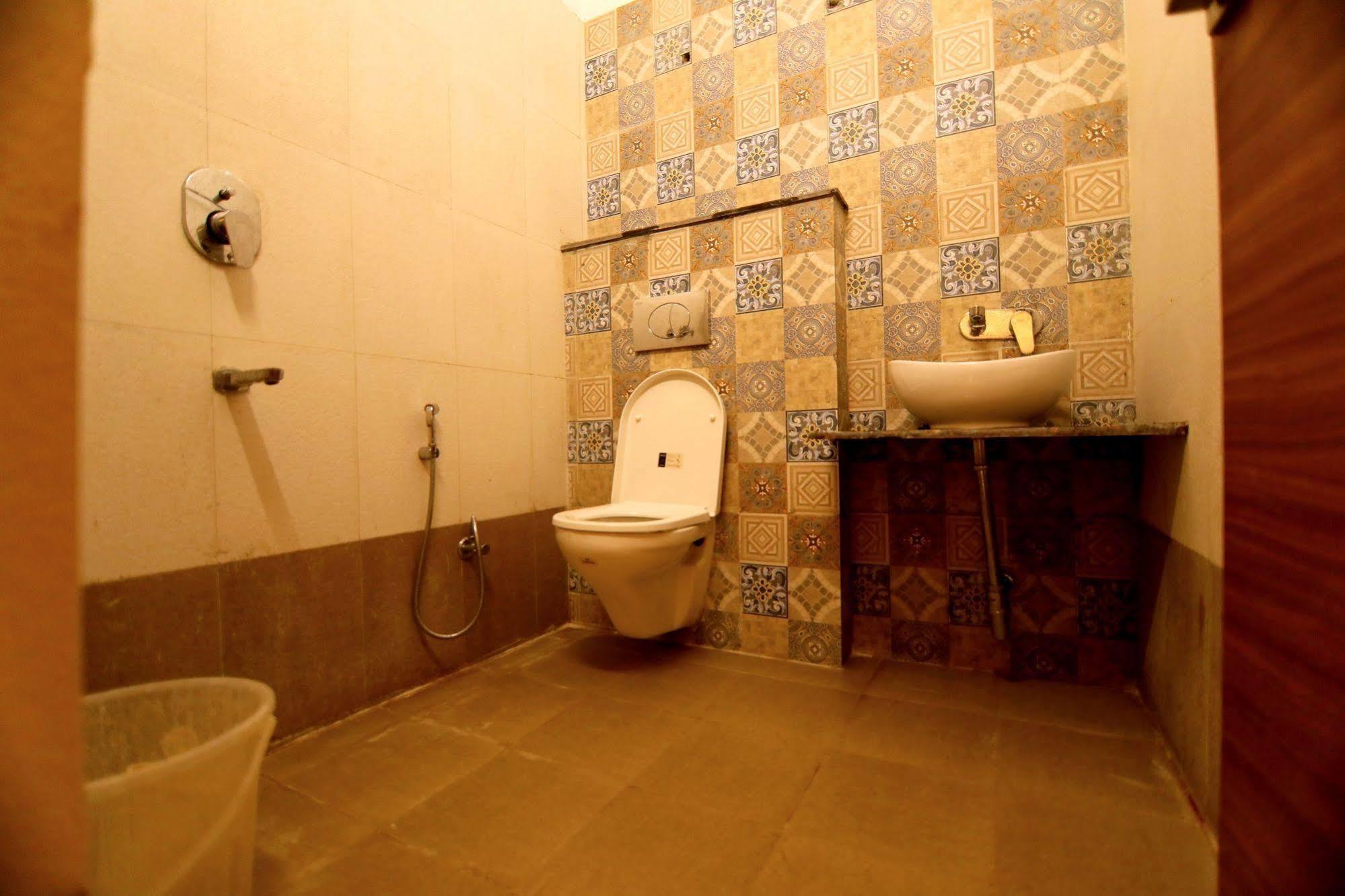 FabHotel Sarin Inn Sigra Varanasi Exterior foto